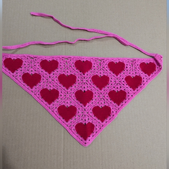 Pink Red Heart Knit Crochet Bandana Hair Handkerchief Access… NWT - Picture 2 of 3